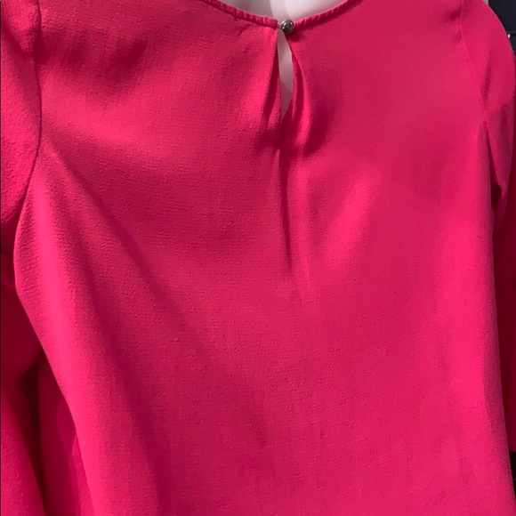 VINCE CAMUTO Blouse. Size Small - Picture 7 of 11